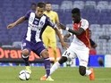 Toulouse's Italian-Argentinian midfielder Oscar Trejo vies with Monaco's French Midfielder Tiemoue Bakayoko during the French L1 football match between Toulouse and Monaco on August 22, 2015