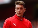 Mesut Ozil warms up prior to Arsenal's match with Stoke on September 12, 2015