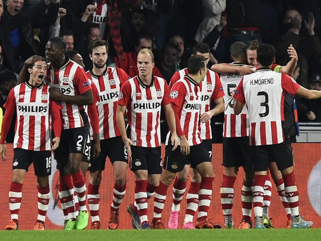 PSV Eindhoven's Dutch forward Luuk De Jong (R) celebrates with his teammates after scoring during the UEFA Champions League football match PSV Eindhoven vs VfL wolfsburg at the Philips Stadion stadium in Eindhoven on November 3, 2015