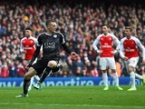 Jamie Vardy scores from the penalty spot during the Premier League game between Arsenal and Leicester City on February 14, 2016