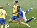 Andrea Barzagli vies with Zlatan Ibrahimovic during the Euro 2016 Group E match between Italy and Sweden on July 17, 2016