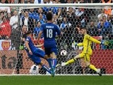 Graziano Pelle scores the second goal during the Euro 2016 RO16 match between Italy and Spain on June 27, 2016
