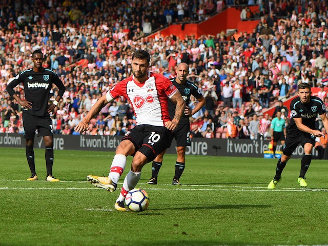 Charlie Austin scores a last-minute winner from the spot during the Premier League game between Southampton and West Ham United on August 19, 2017